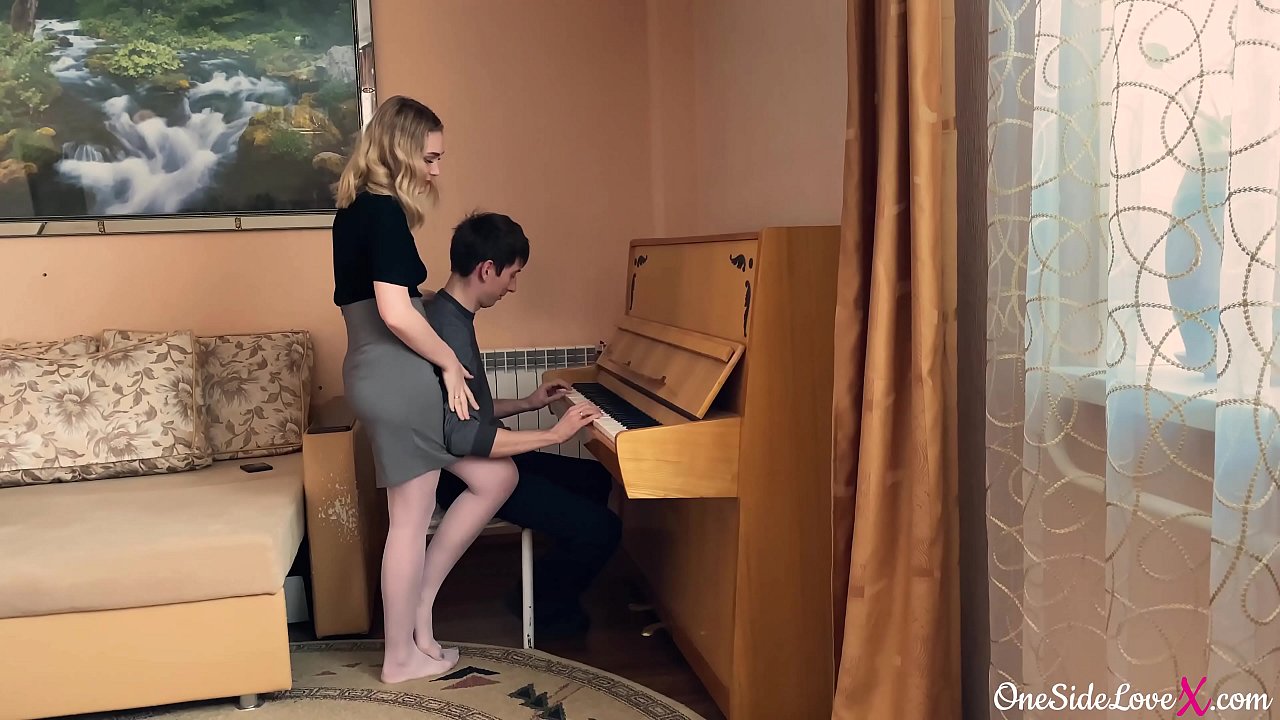 Pwofesè pyano te souse Dick elèv li a byen fon ak foutu l '.